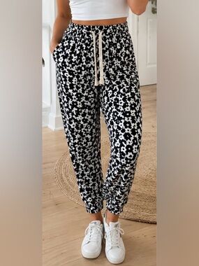 Talula Aritzia Black White Floral Drawstring Jogger Pants Size M